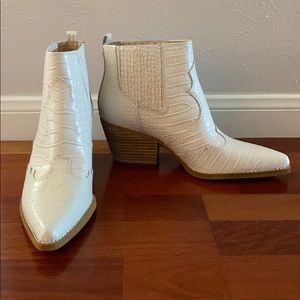Sam Edelman Winona Croc Embossed Western Bootie